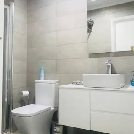 Modern Renovated 2 Bdrm - Canteras