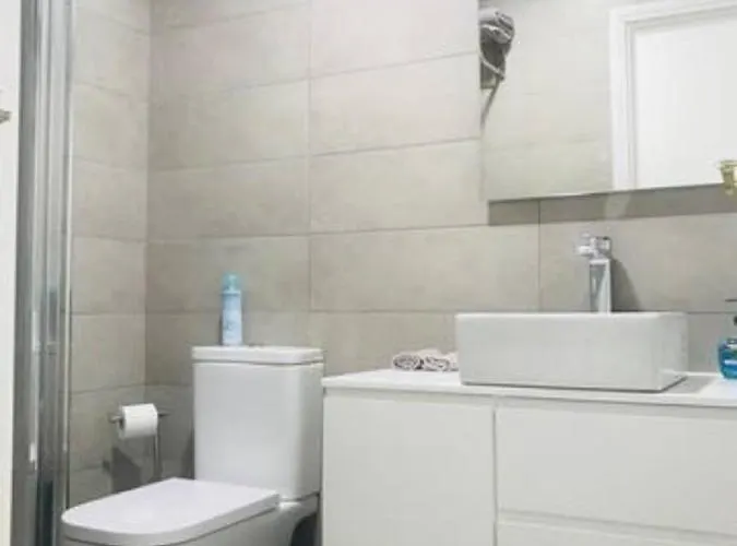 Modern Renovated 2 Bdrm - Canteras